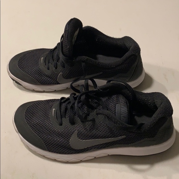Nike black running shoes - Picture 2 of 5